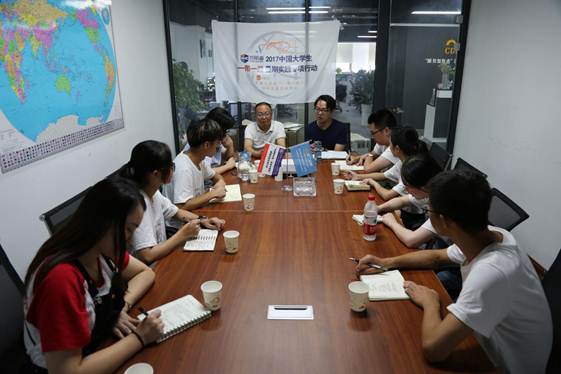 说明: 重庆领工云电子商务有限公司余总与太阳成集团tyc33455cc社会实践服务团 分享创业经历